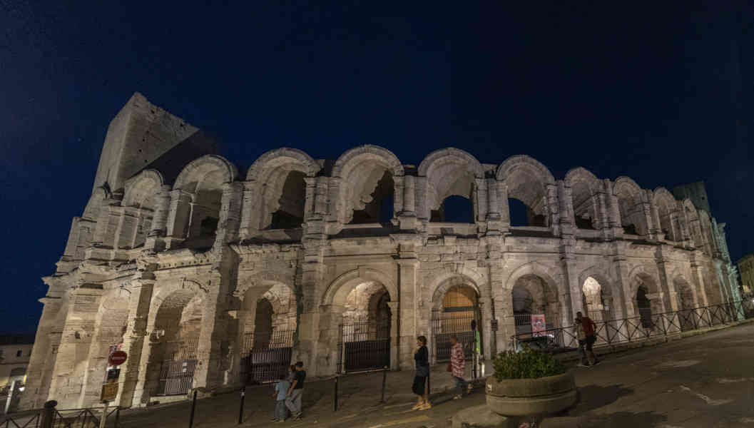 Francia - Arles 087 - Anfiteatro - imagen nocturna.jpg